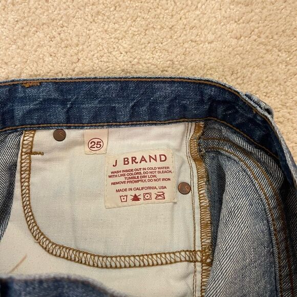 J Brand Jean Shorts Size 25! In perfect condition! - Picture 4 of 4